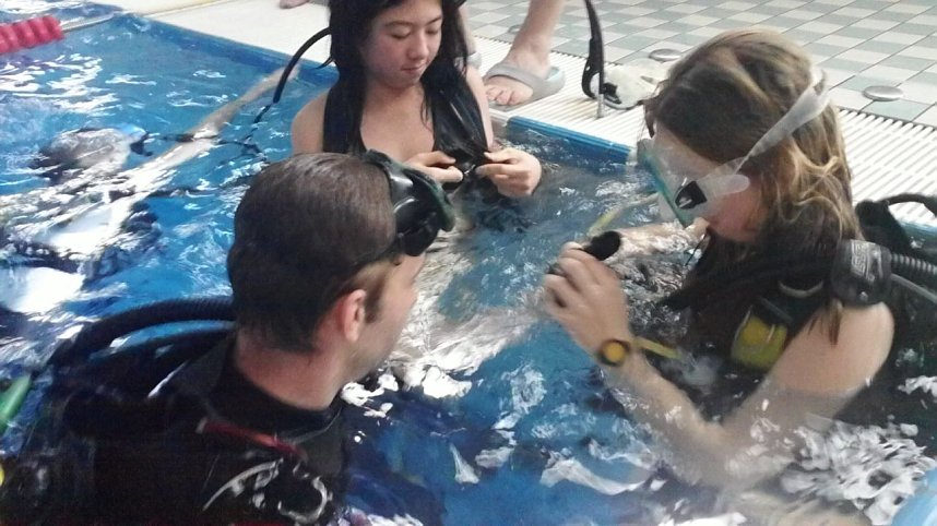 Mega Pool Party im Badehaus