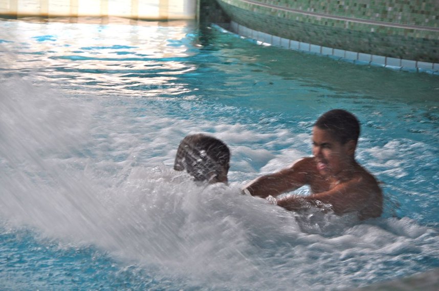 Mega Pool Party im Badehaus