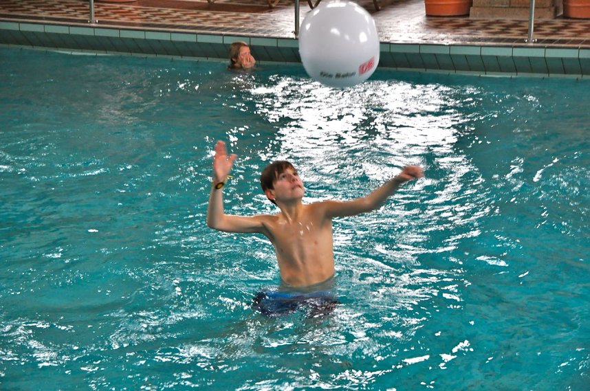 Mega Pool Party im Badehaus