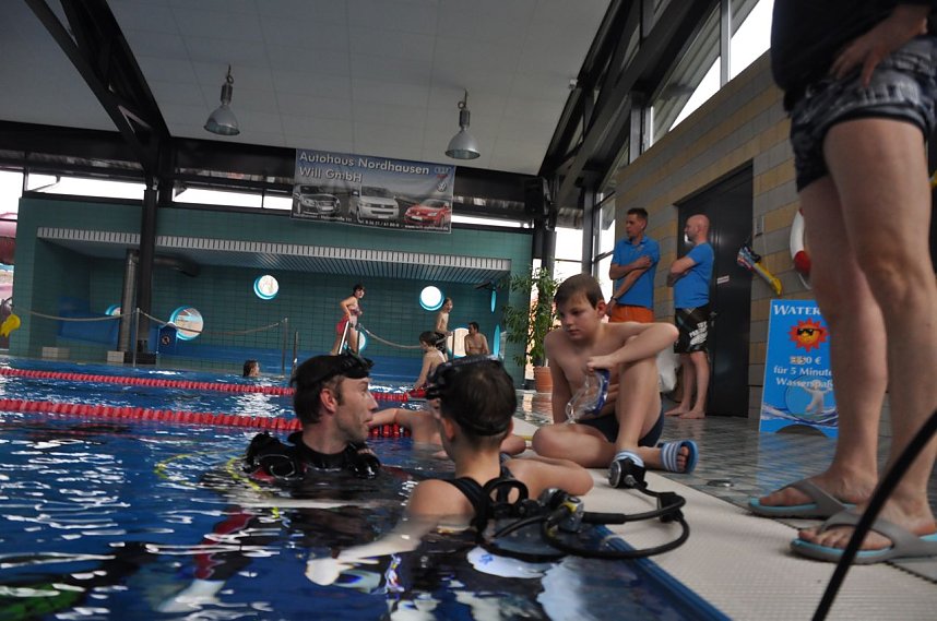 Mega Pool Party im Badehaus