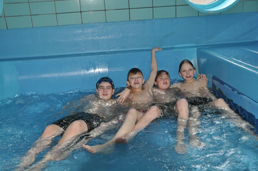 Mega Pool Party im Badehaus