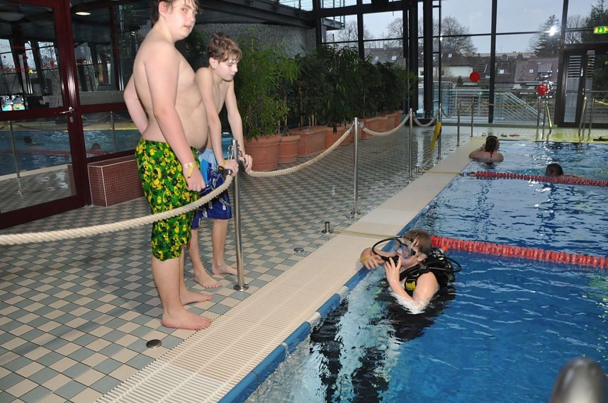 Mega Pool Party im Badehaus