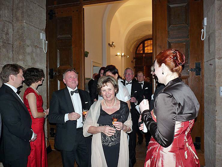 Schlossball er&ouml;ffnet