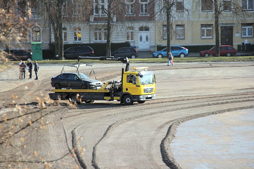 "Aufr&auml;umen" auf dem Bebel-Platz