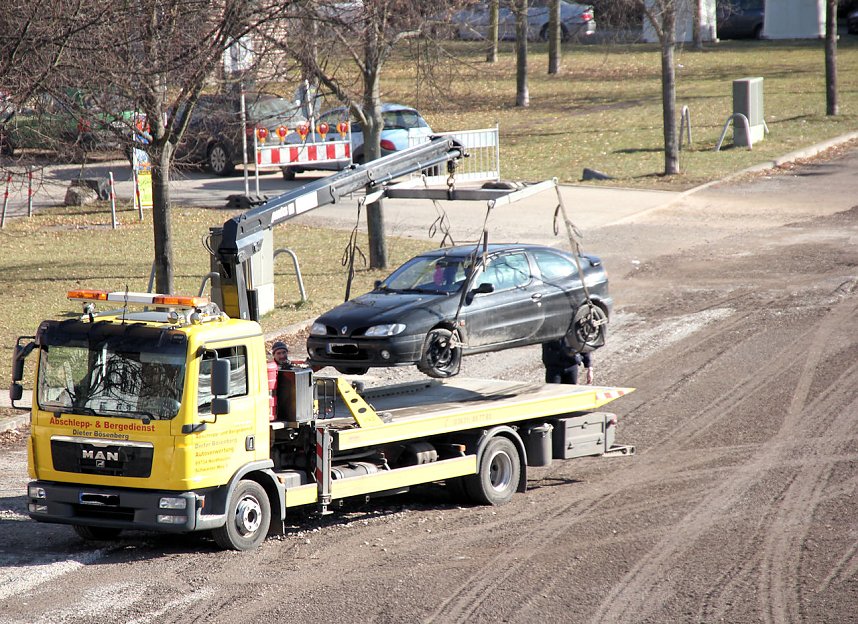 "Aufr&auml;umen" auf dem Bebel-Platz