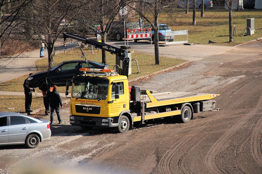 "Aufr&auml;umen" auf dem Bebel-Platz