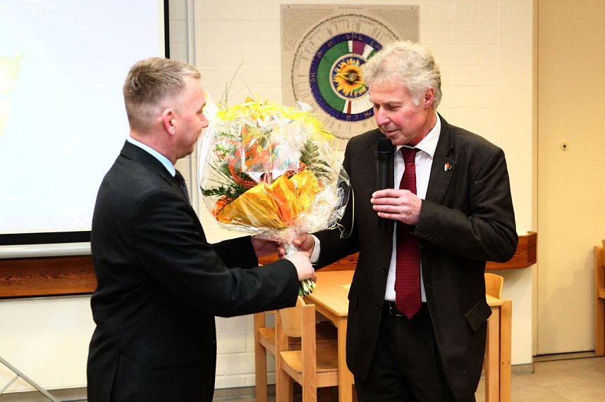 JUnger gratuliert W&ouml;nnmann zum Avard