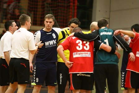 Sieg und Niederlage bei Handball-M&auml;nnern