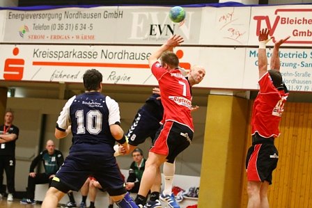 Sieg und Niederlage bei Handball-M&auml;nnern