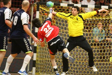 Sieg und Niederlage bei Handball-M&auml;nnern