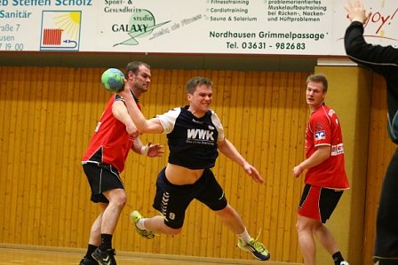 Sieg und Niederlage bei Handball-M&auml;nnern