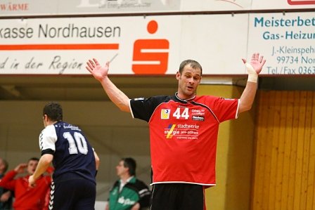 Sieg und Niederlage bei Handball-M&auml;nnern