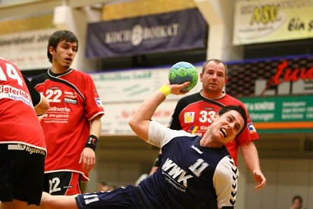 Sieg und Niederlage bei Handball-M&auml;nnern