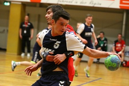 Sieg und Niederlage bei Handball-M&auml;nnern