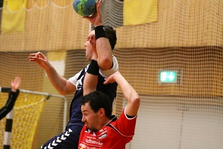 Sieg und Niederlage bei Handball-M&auml;nnern
