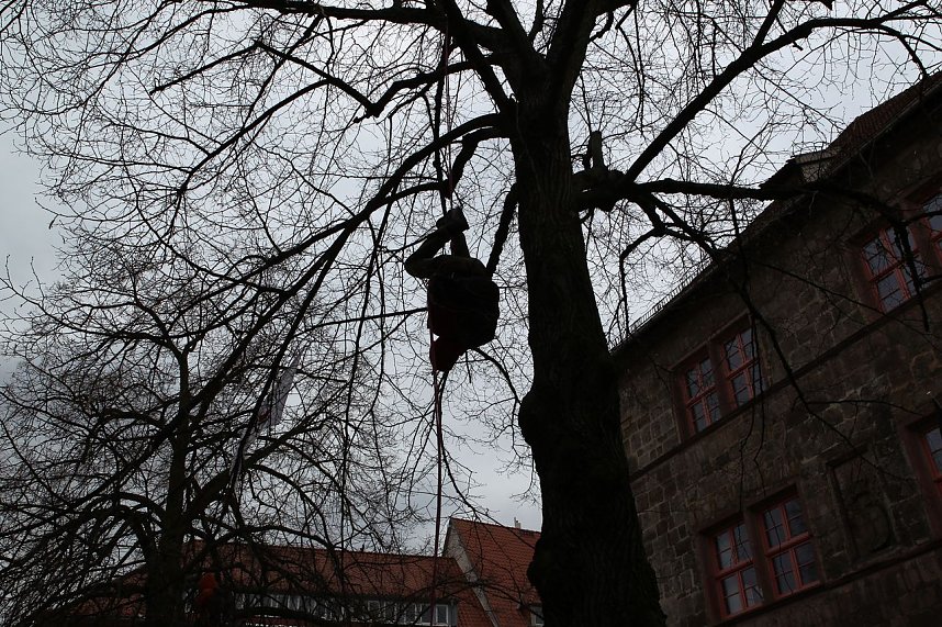 Abgeseilt und demonstriert