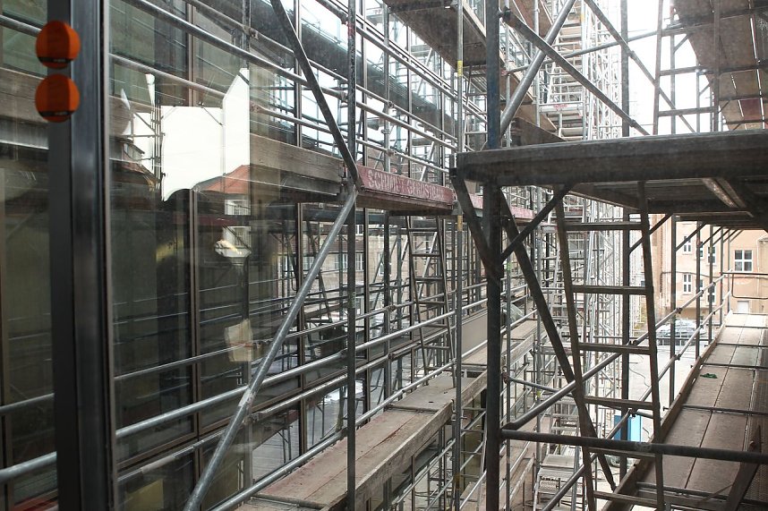 Rundgang: Blick auf Fassade des Rats- und B&uuml;rgersaals