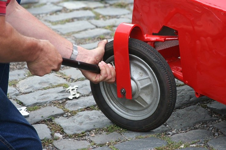 Wartung � 4. Seifenkistenrennen in Nordhausen