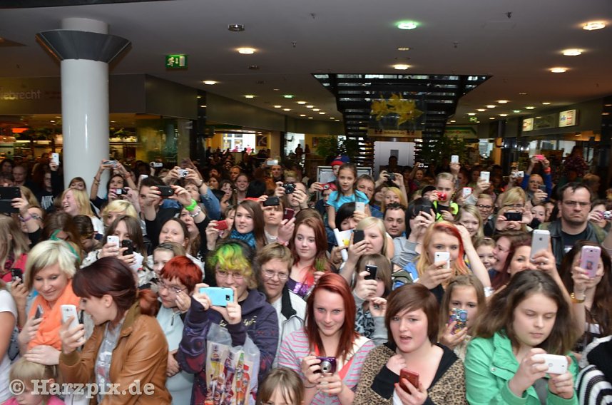 Luca H&auml;nni in der Galerie