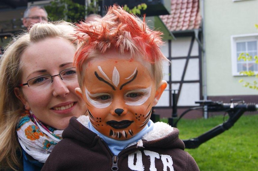 Maibaum in Obergebra gesetzt