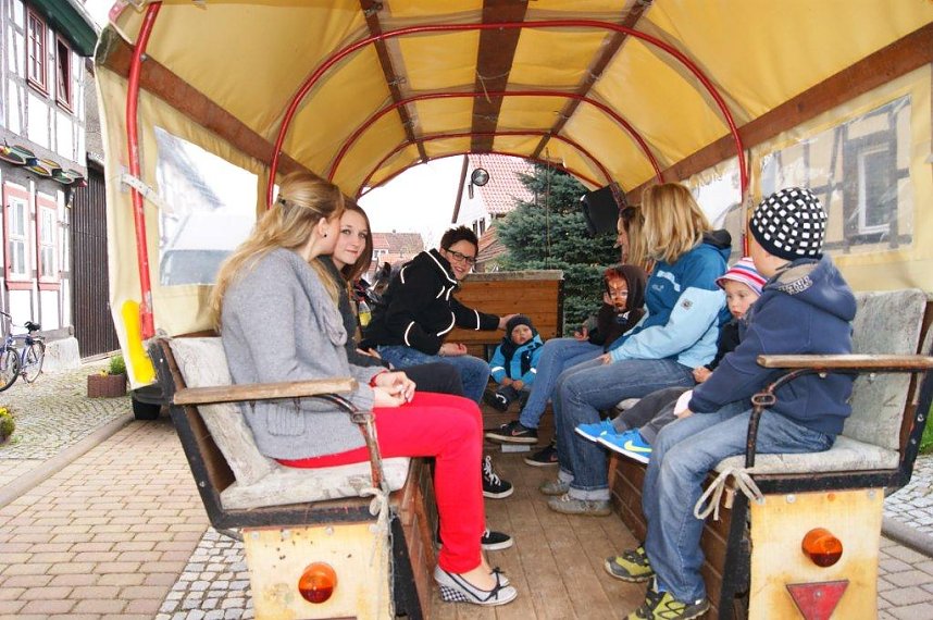 Maibaum in Obergebra gesetzt