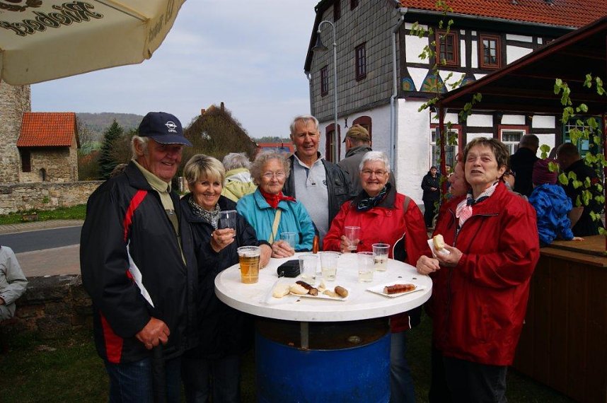 Maibaum in Obergebra gesetzt