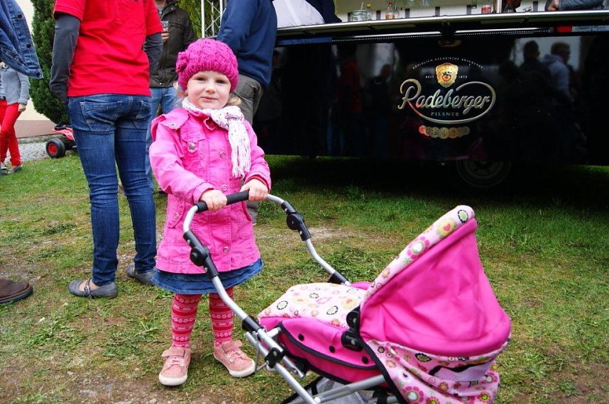 Maibaum in Obergebra gesetzt