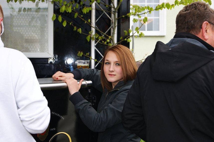 Maibaum in Obergebra gesetzt