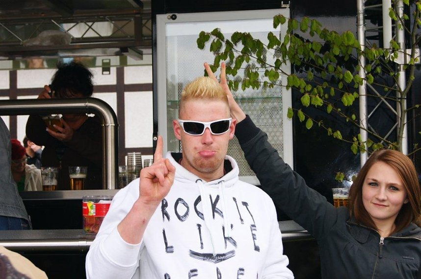 Maibaum in Obergebra gesetzt