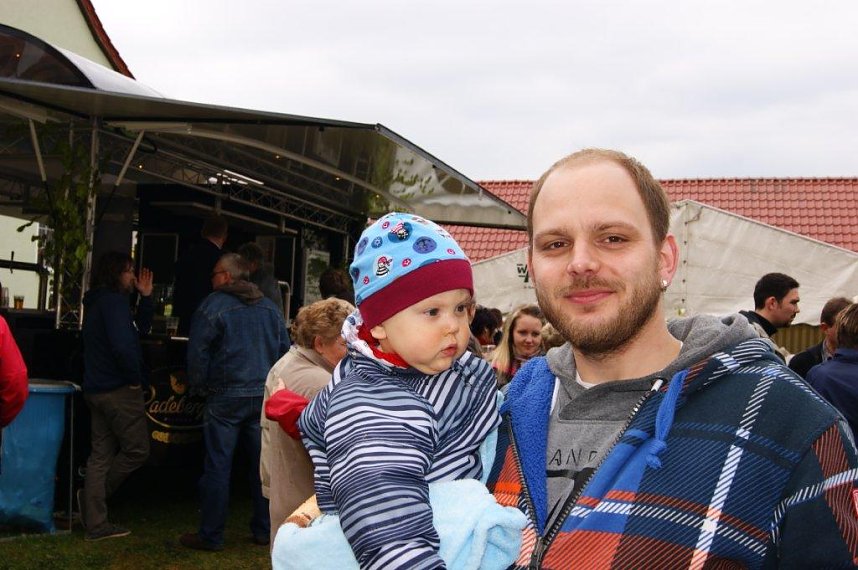 Maibaum in Obergebra gesetzt