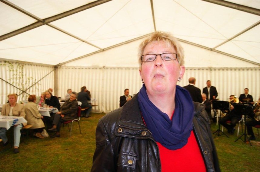 Maibaum in Obergebra gesetzt