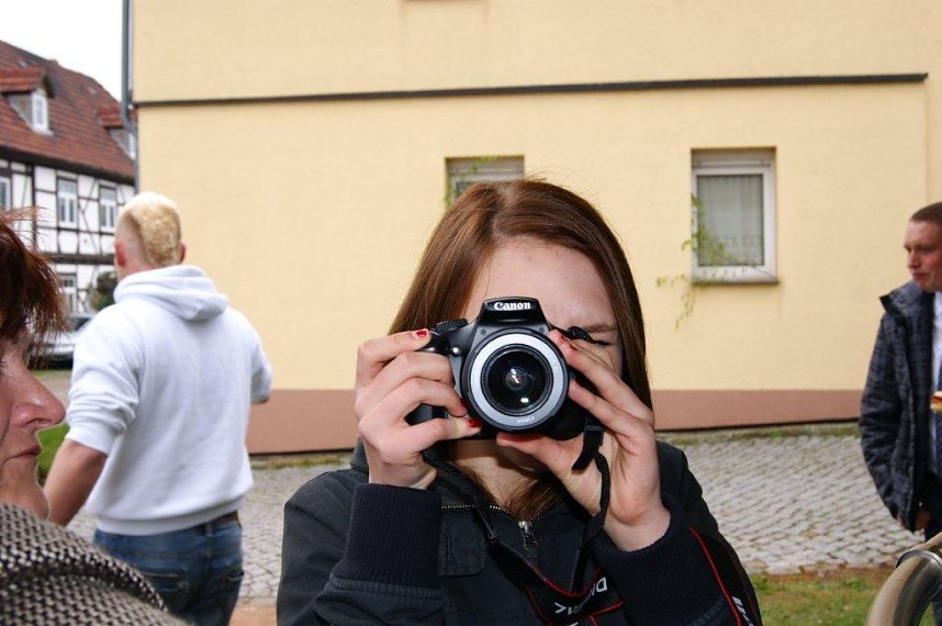Maibaum in Obergebra gesetzt