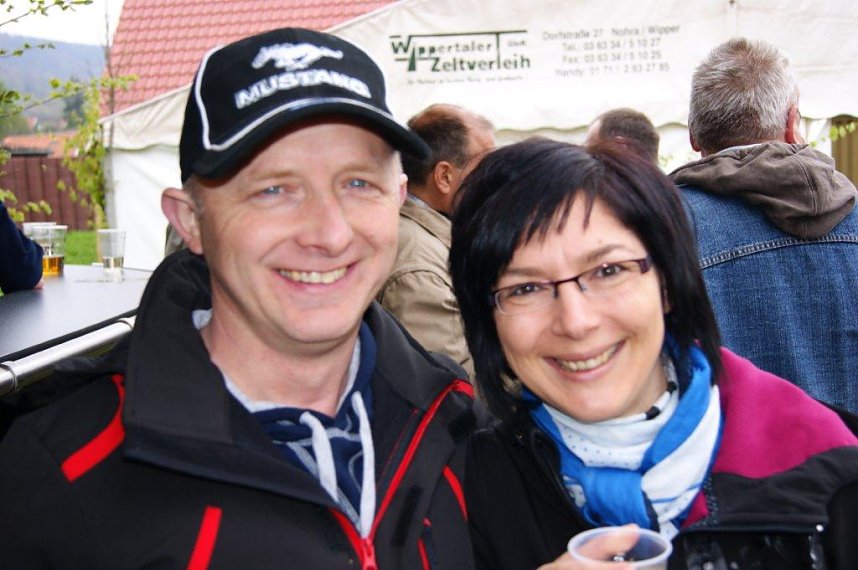 Maibaum in Obergebra gesetzt