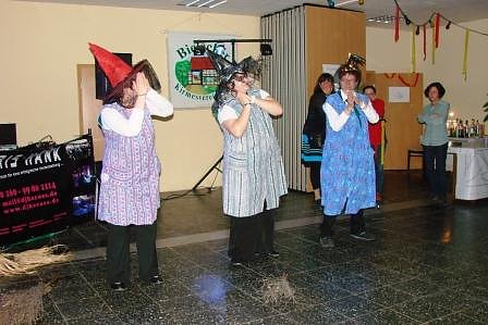 Maibaum in Bielen aufgestellt