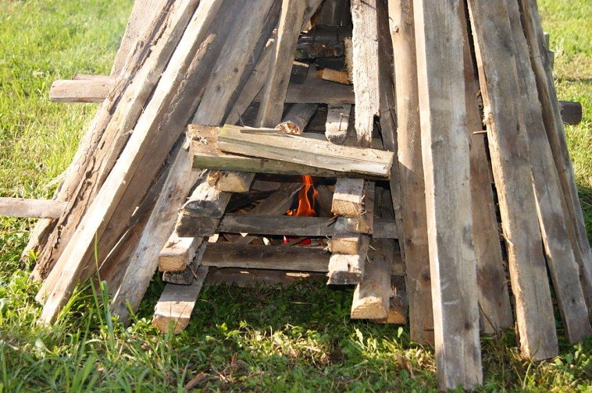 Pfingstfeuer in Obergebra