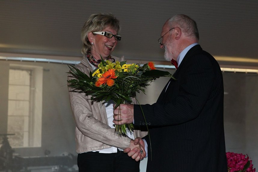 Alles Gute zum Geburtstag und Dank f&uuml;r 10 Jahre Zusammenarbeit beim Wasserverband von Uli Schardt an Andrea Krug.