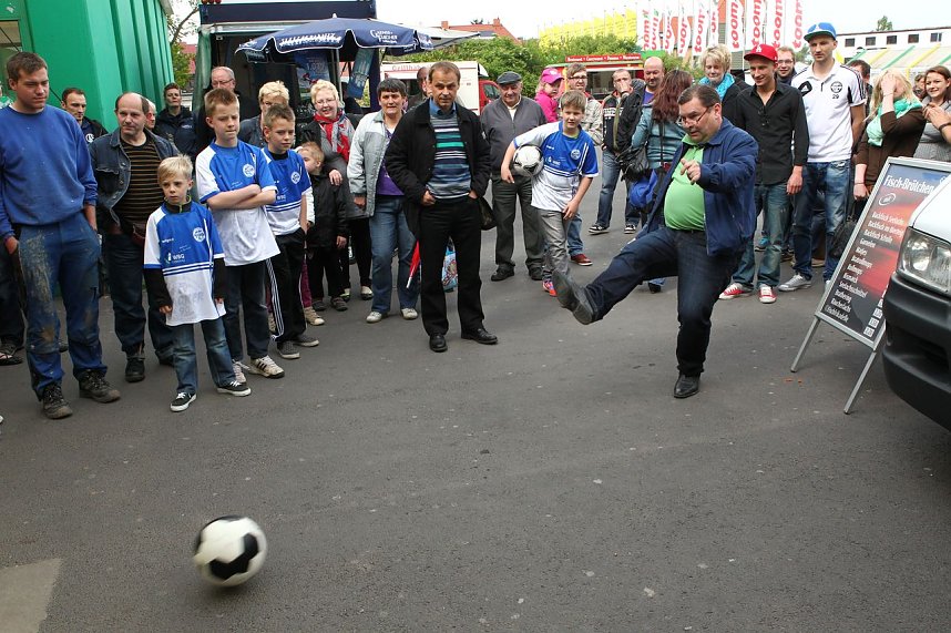 Torwandschie&szlig;en mit Olaf Thon