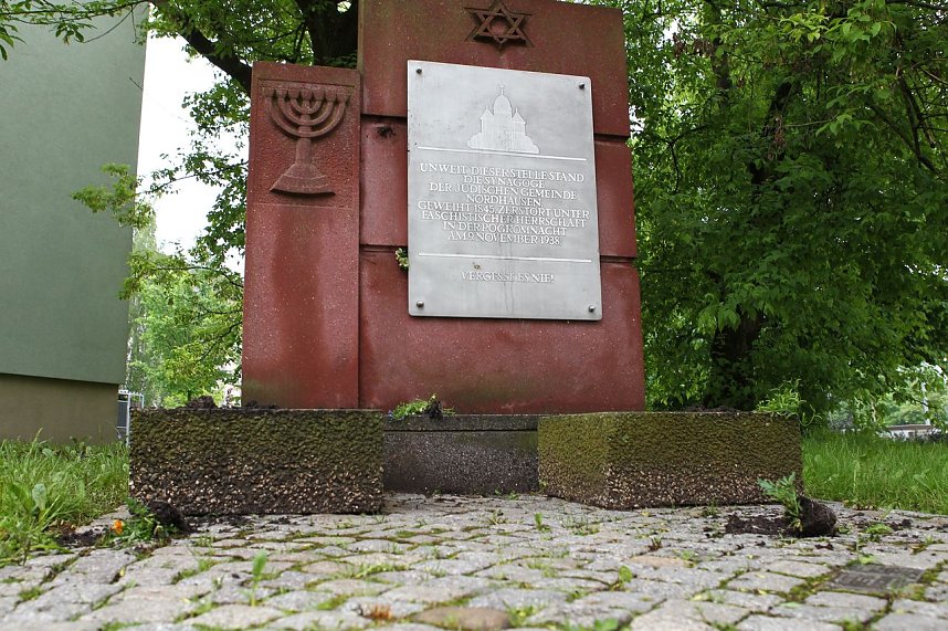 Gedenkstein gesch&auml;ndet