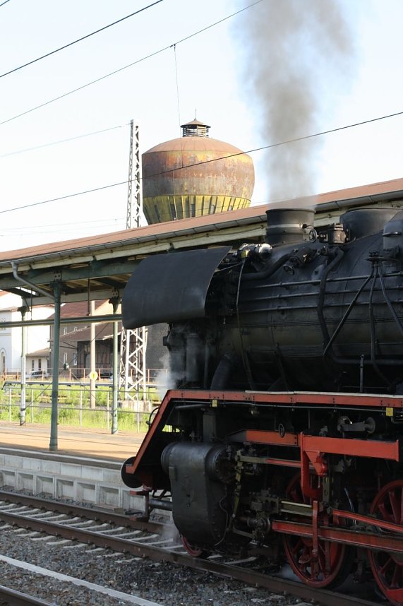 Am Morgen auf dem Bahnhof