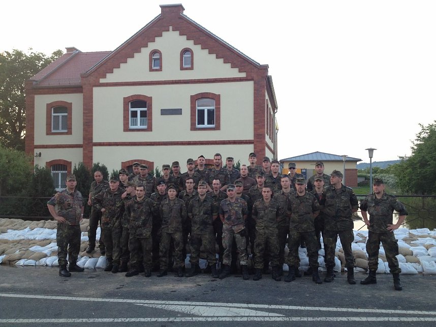 Der in Dresden-Cossebaude eingesetzte C-Zug der zweiten Einsatzkompanie vom F&uuml;hrungsunterst&uuml;tzungsbataillon 383