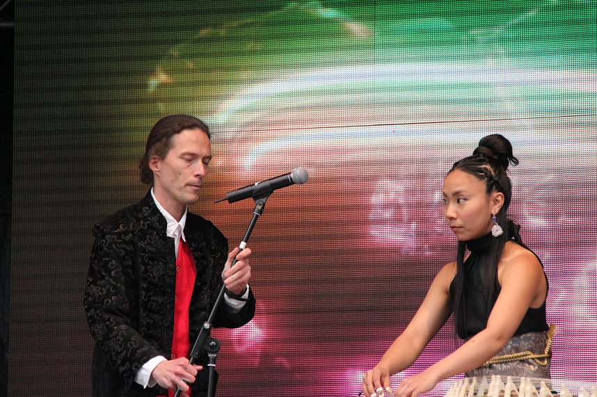 Zwischen zwei B&uuml;hnen unterwegs