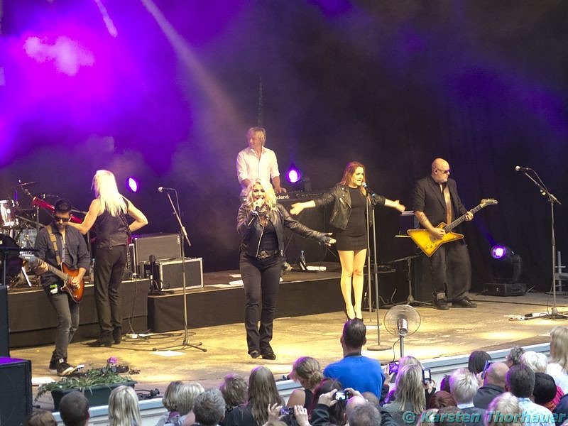 Kim Wilde und Band im Gehege