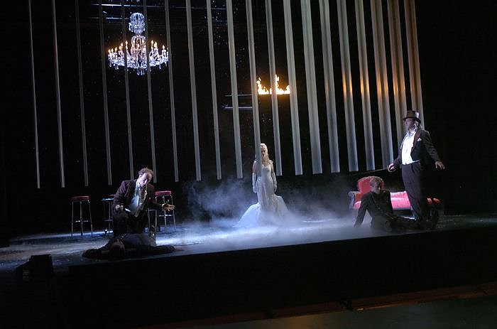 Hoffmanns Erz&auml;hlungen im Theater