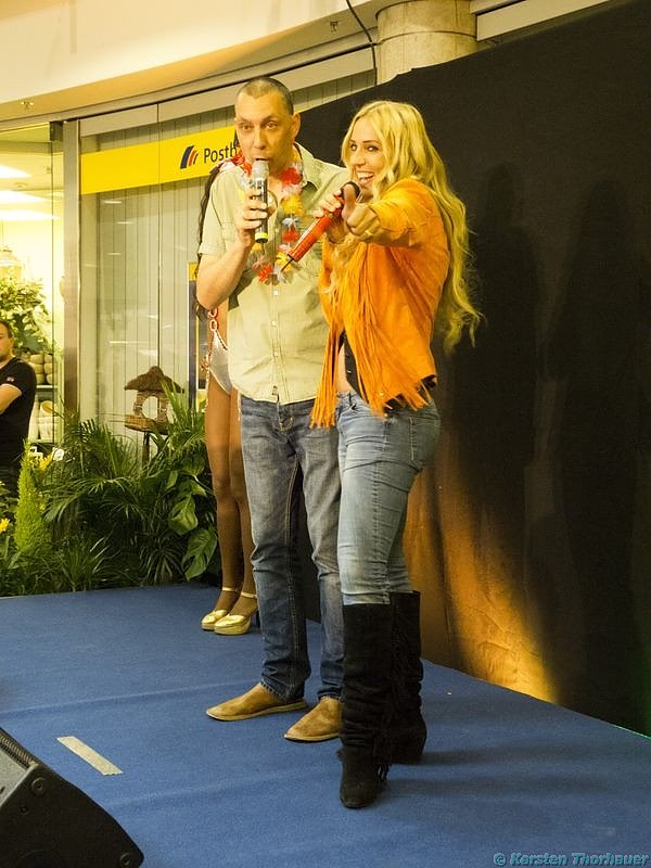 Loona in der Galerie