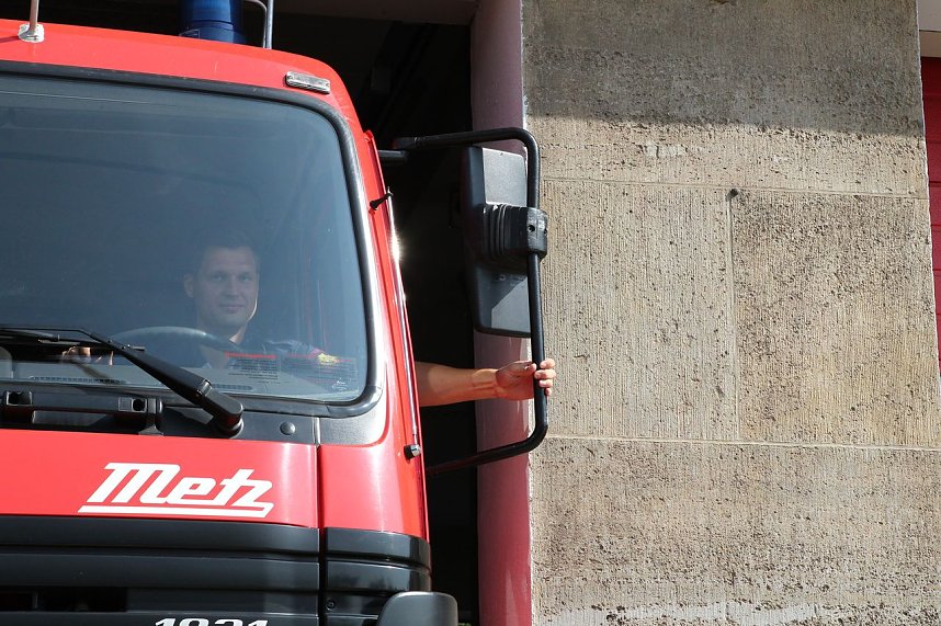 Immer dran denken: Beim Ausfahren die Spiegel einklappen.