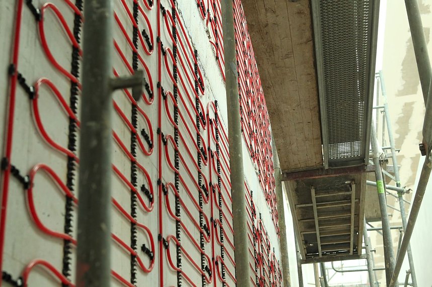 Besuch im Palast aus Glas und Beton