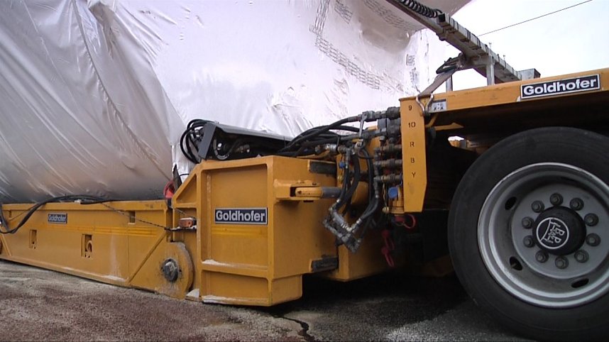 Schwerlasttransport liegengeblieben