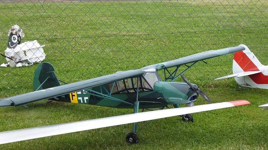 &Uuml;ber den Wolken und am Boden