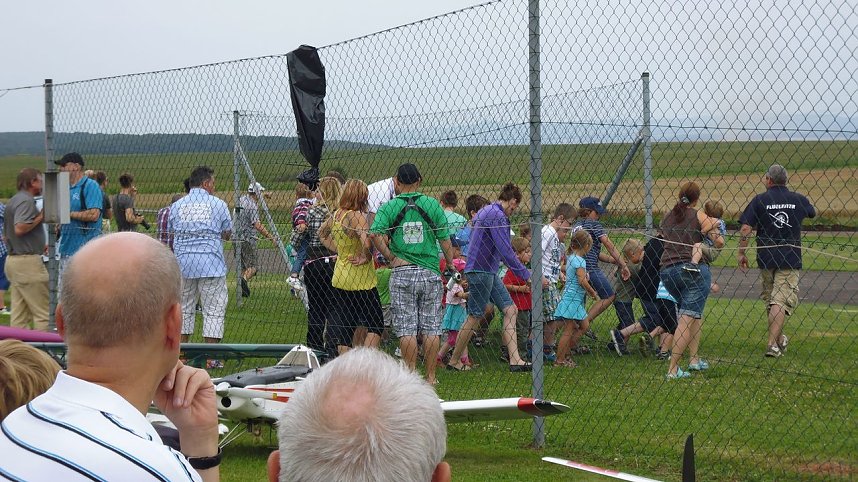 &Uuml;ber den Wolken und am Boden