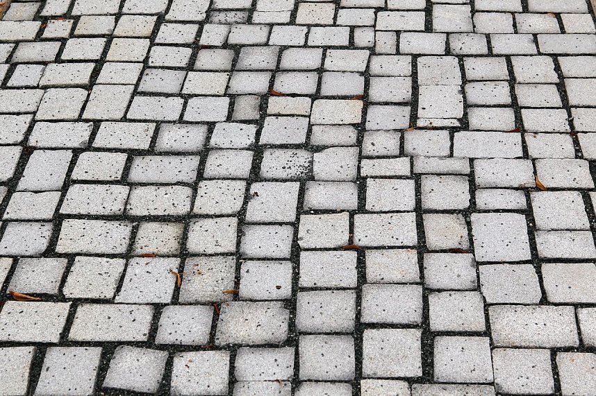 War eine Variante f&uuml;r den Gehweg in der Kranichstra&szlig;e, wurde aus optischen Gr&uuml;nden verworfen, kommt nicht zum Einsatz.